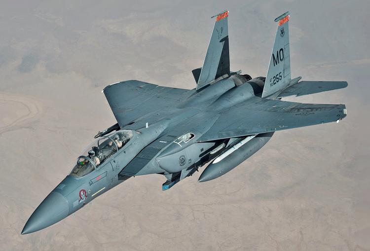 Amerykanie testują F-15E z nowymi tanimi ...